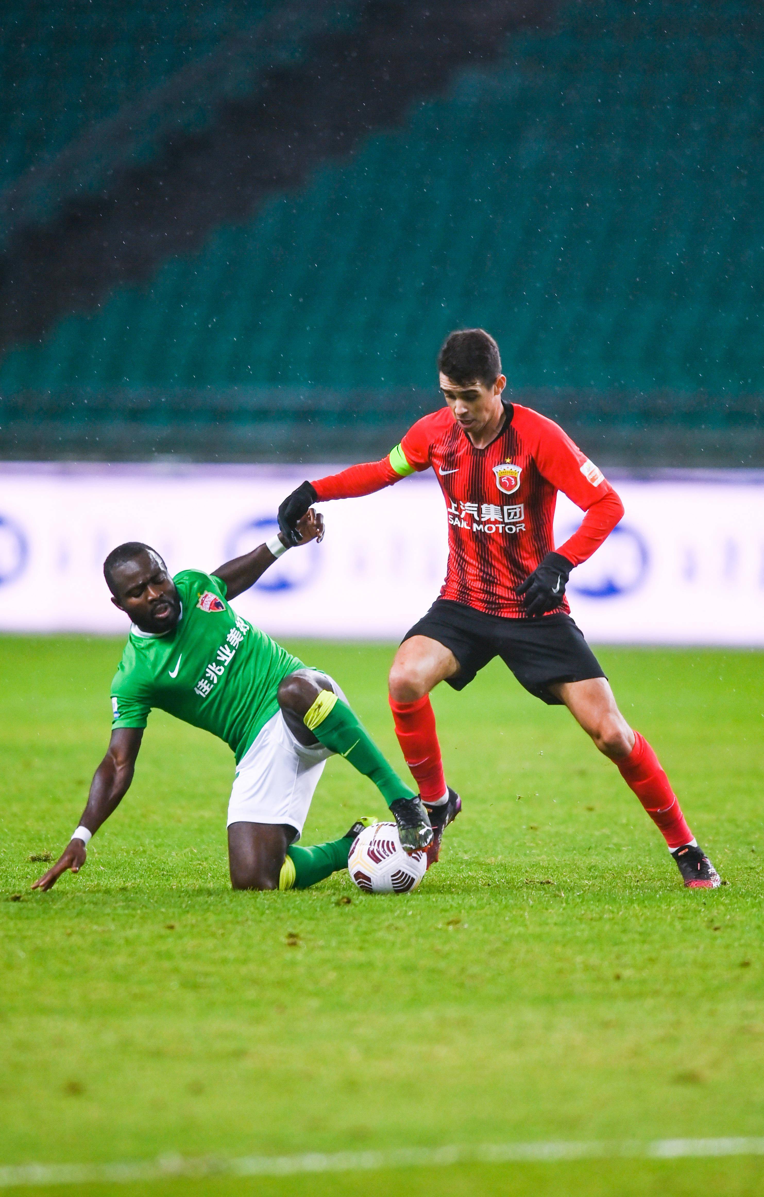 强硬的防守 强硬的防守